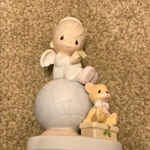 VNTG Precious Moments - Peace On Earth 1979